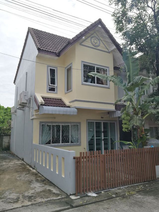 6A90628 ให้เช่าทาวน์เฮาส์ 2 ชั้น 2 ห้องนอน 2 ห้องน้ำ ราคาเช่าเดือนละ 14,000 บาท