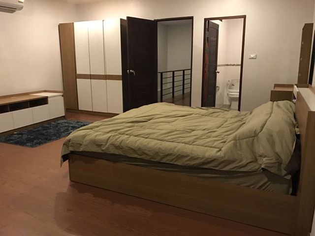 6A30022 ให้เช่าทาวน์เฮาส์ 2 ชั้น 2 ห้องนอน 3 ห้องน้ำ ราคาเช่าเดือนละ 15,000 บาท