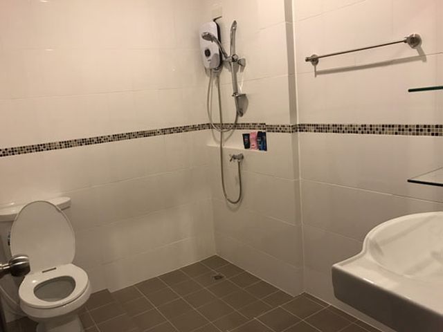 6A30022 ให้เช่าทาวน์เฮาส์ 2 ชั้น 2 ห้องนอน 3 ห้องน้ำ ราคาเช่าเดือนละ 15,000 บาท