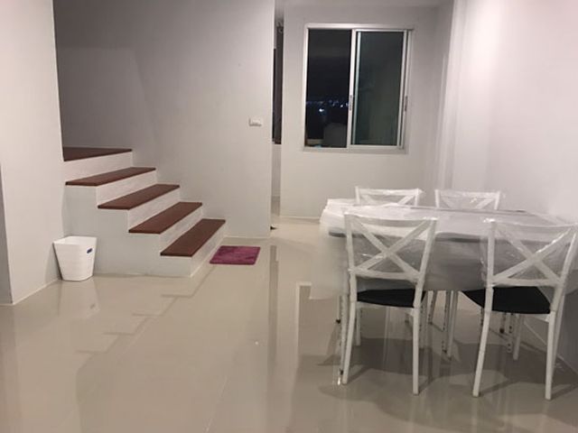 6A30022 ให้เช่าทาวน์เฮาส์ 2 ชั้น 2 ห้องนอน 3 ห้องน้ำ ราคาเช่าเดือนละ 15,000 บาท