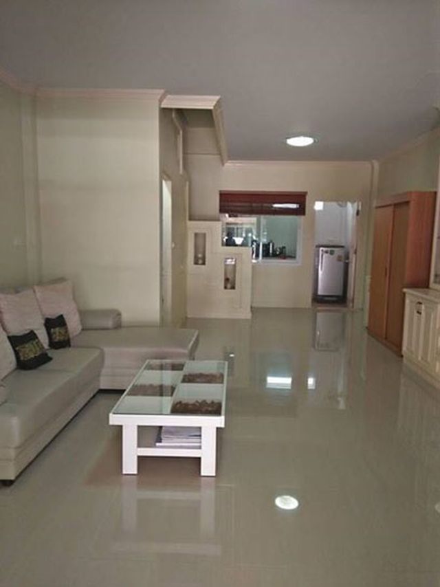 6A90640 ให้เช่าทาวน์เฮาส์ 2 ชั้น 2 ห้องนอน 2 ห้องน้ำ ต.วิชิต อ.เมือง