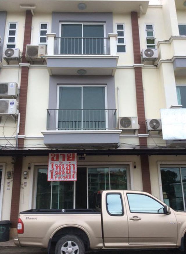 6A100786 ให้เช่าทาวน์โฮมส์ 3 ชั้น 3 ห้องนอน 3 ห้องน้ำ ราคาเช่าเดือนละ 15,000 บาท