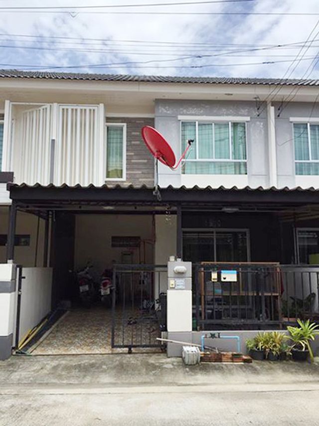 6A120369 ให้เช่าทาวน์เฮ้าส์สองชั้น 3 ห้องนอน 2 ห้องน้ำ ราคา 12,000 บาทต่อเดือน