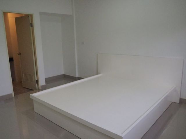 6A40252 ให้เช่าทาวน์เฮ้าส์ชั้นเดียวบรรยากาศดีน่าอยู่เดือนละ 10,000 บ.