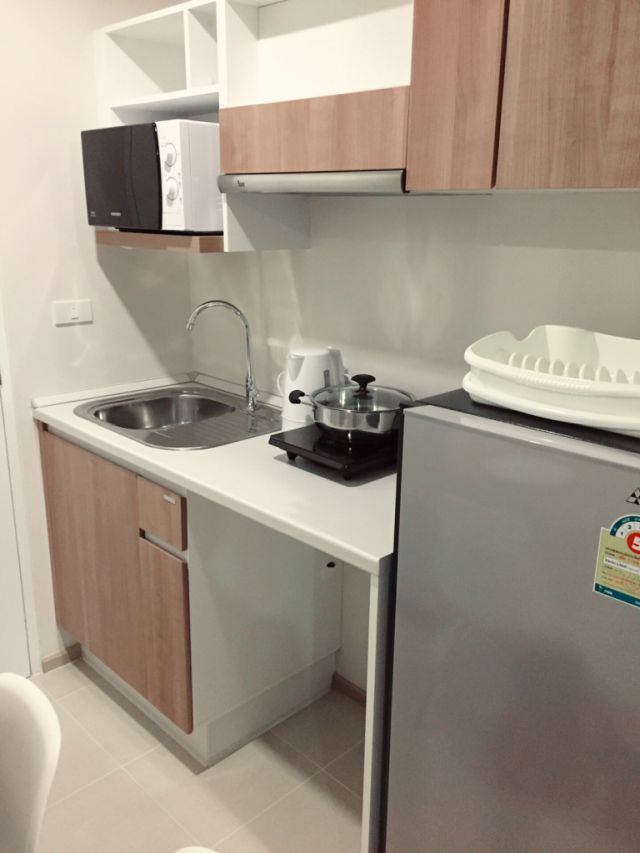 6A40258 ให้เช่าคอนโดหรูห้องสวย พื้นที่ 28 ตรม. พร้อมเฟอร์นิเจอร์ครบครัน