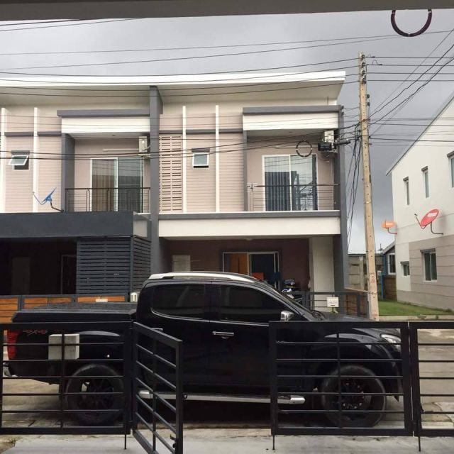 6A111153 ให้เช่าทาวน์เฮ้าส์ 2 ชั้น 2 นอน 2 น้ำ 1 ห้องทำงาน.