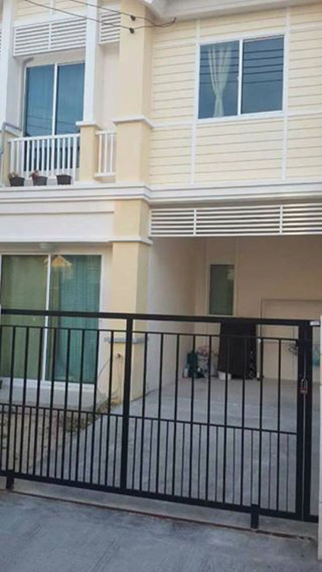 6A100823 ให้เช่าทาวน์เฮาส์สองชั้น 17 ตรว. 3ห้องนอน 2ห้องน้ำ