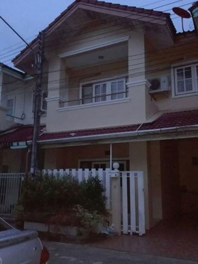 6A100827 ให้เช่าทาวน์เฮาส์ 2 ชั้น 3 ห้องนอน 2 ห้องน้ำ ราคาเช่าเดือนละ 12,000 บาท