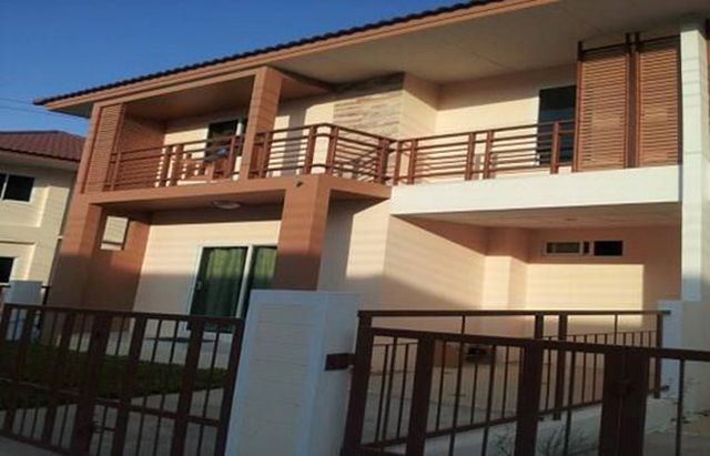 6A120376 ให้เช่าบ้านแฝดสองชั้น  4 ห้องนอน 2 ห้องน้ำ ราคา 11,000 บาทต่อเดือน