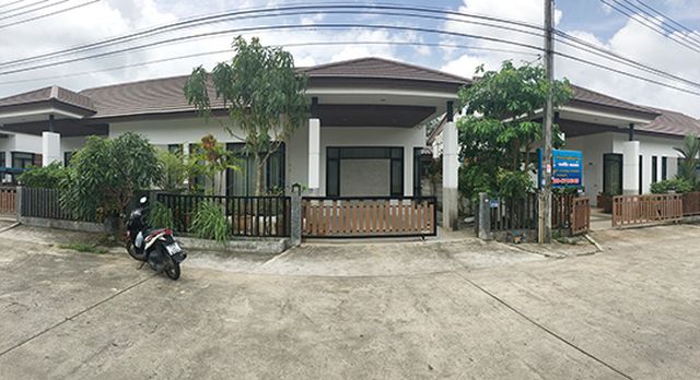 6A100832 ให้เช่าบ้านแฝดชั้นเดียว  3 ห้องนอน 2 ห้องน้ำ 15,000บาทต่อเดือน