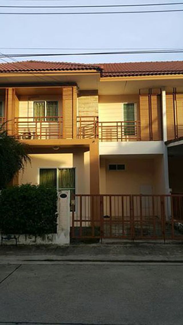 6A120375 ให้เช่าทาวน์เฮาส์สองชั้น 4 ห้องนอน 2 ห้องน้ำ ราคา 9,500 บาทต่อเดือน