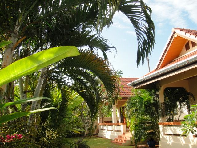 ขายบ้าน 2 หลังพร้อมสระว่ายนํ้าบนที่ดิน 153 ตารางวา หมู่บ้านบ่อแร่