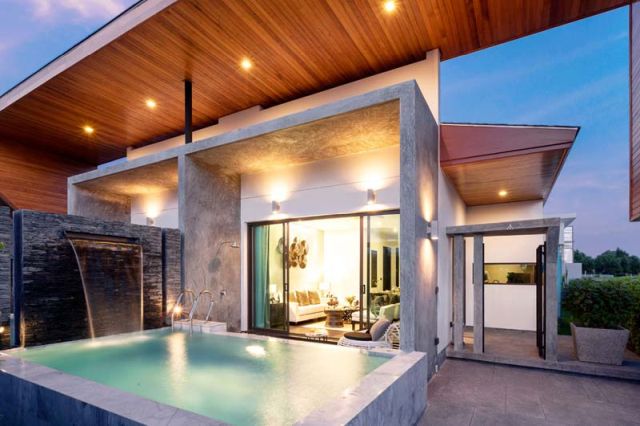 บ้านเดี่ยว Pool villa สุดหรู and Private 2 bedroom at Chalong