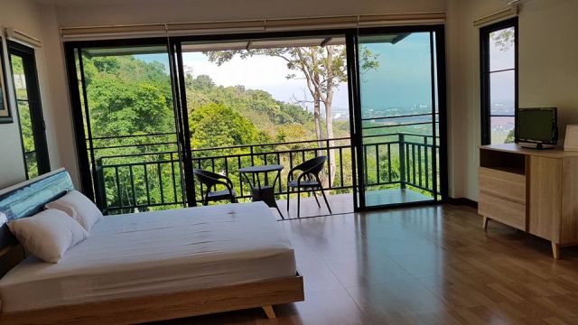 บ้านพักตากอากาศ วิวสวย ริมเขา พร้อมสัมผัสธรรมชาติที่เงียบสงบ เป็นส่วนตัว