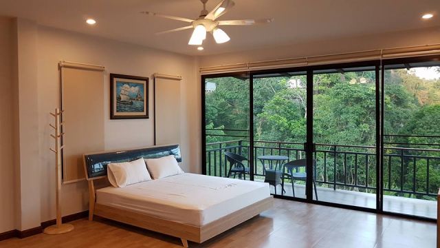 บ้านพักตากอากาศ วิวสวย ริมเขา พร้อมสัมผัสธรรมชาติที่เงียบสงบ เป็นส่วนตัว