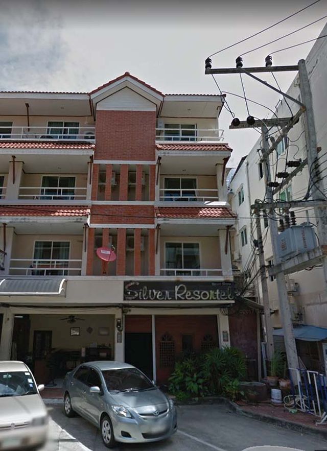 6C60045 ขายอาคารพาณิชย์4 ชั้น 2 คูหาติด 8 ห้องนอน 9 ห้องน้ำ มีพื้นที่ 180  ตร.ม.