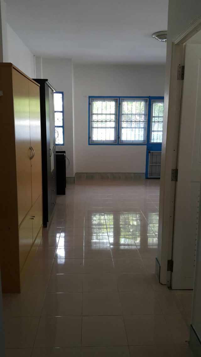 ทาวน์เฮ้าส์ชั้นเดียว 3ห้องนอน 2ห้องน้ำ ว่างให้เช่า 12000 บาทต่อเดือนเท่านั่น