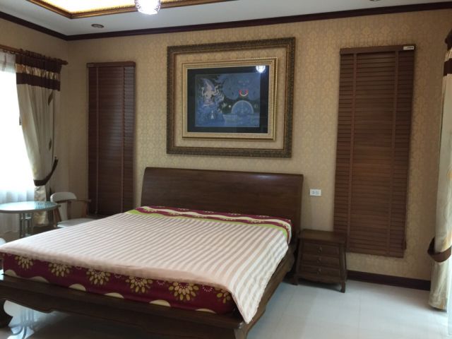 6C110306 ขายบ้านเดี่ยว 2 ชั้นหรูหรา พื้นที่กว้างขวางพร้อมเฟอร์นิเจอร์ครบครัน.