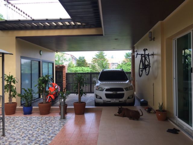 6C110306 ขายบ้านเดี่ยว 2 ชั้นหรูหรา พื้นที่กว้างขวางพร้อมเฟอร์นิเจอร์ครบครัน.