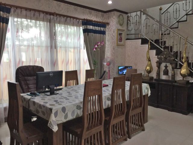 6C110306 ขายบ้านเดี่ยว 2 ชั้นหรูหรา พื้นที่กว้างขวางพร้อมเฟอร์นิเจอร์ครบครัน.