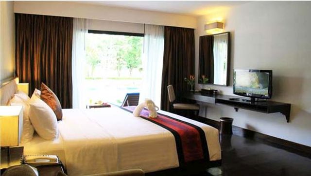 6C10002 ขายโรงแรม ราคา 850 ล้านบาท พื้นที่ 12 ไร่  ตั้งอยู่บนหาดไม้ขาว