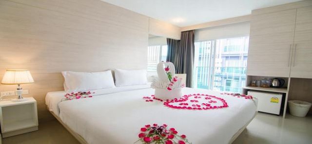 6C60049 ขายโรงแรมป่าตอง เป็นโรมแรม 3 ดาว มี 129 ห้องนอน ขายในราคา 450 ล้านบาท