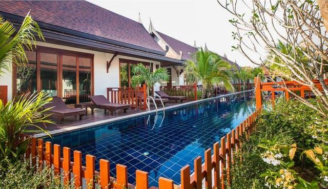 6C20008 ขายพูลวิลล่า ราคา 600 ล้านบาท ตั้งอยู่ใกล้หาดในยาง มีทิวทัศน์ธรรมชาติ.