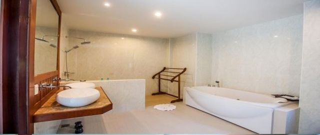 6C20008 ขายพูลวิลล่า ราคา 600 ล้านบาท ตั้งอยู่ใกล้หาดในยาง มีทิวทัศน์ธรรมชาติ.