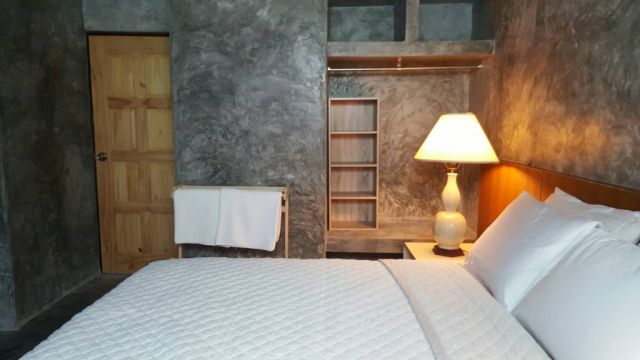 ขายบ้าน 3หลัง พร้อมที่ดินสร้างสระว่ายน้ำ 3 holiday house for sale is on Phuket