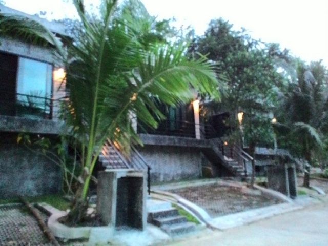 ขายบ้าน 3หลัง พร้อมที่ดินสร้างสระว่ายน้ำ 3 holiday house for sale is on Phuket