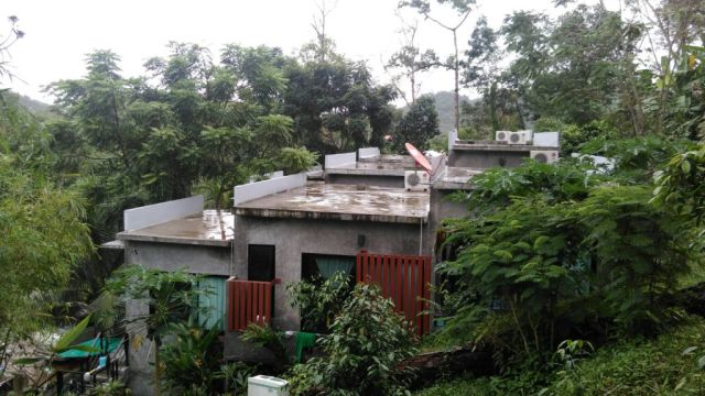 ขายบ้าน 3หลัง พร้อมที่ดินสร้างสระว่ายน้ำ 3 holiday house for sale is on Phuket