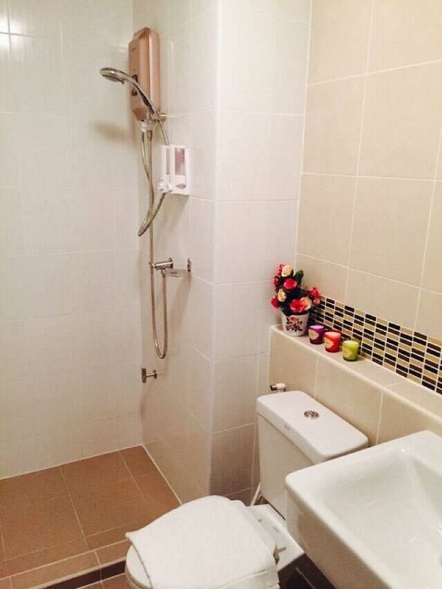 6A111214 ให้เช่าคอนโดมิเนียม ชั้น 6 มี 1 ห้องนอน 1 ห้องน้ำ ใกล้ตลาดสดกะทู้