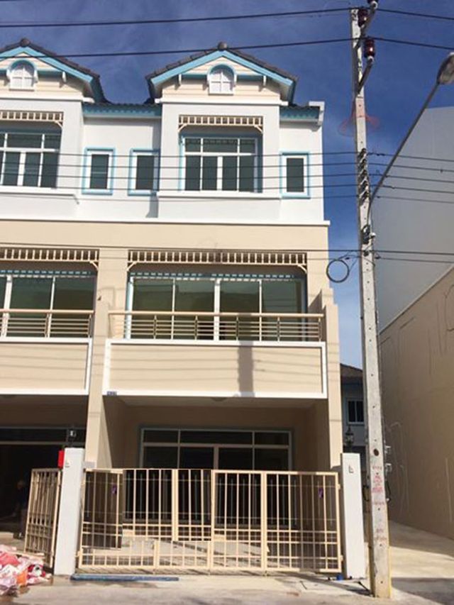 6A111227 ให้เช่าทาวน์โฮม 3 ชั้น พื้นที่ 199 ตารางวา มี 4 ห้องนอน 3 ห้องน้ำ