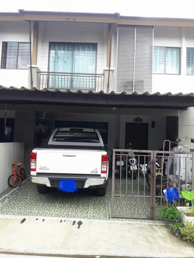 6A111245 ให้เช่าทาวน์เฮาส์ 2 ชั้น 3 ห้องนอน 2 ห้องน้ำ