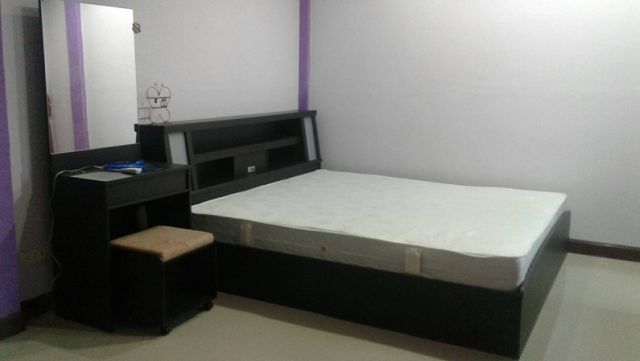 6A90574 ให้เช่าทาวน์เฮาส์ 2 ชั้น 3 ห้องนอน 2 ห้องน้ำ ใกล้โรงพยาบาลสิริโรจน์