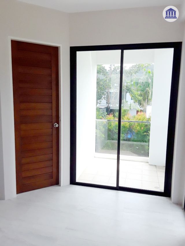 ขายบ้านพร้อมที่ดินเยอะสุด 166 ตรว. แกรนด์โบ๊ท พลาซ่า บ้านใหม่ไม่เคยเข้าอยู่