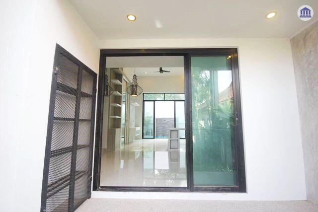 ขายบ้านพร้อมสระว่ายน้ำ พร้อมเข้าอยู่