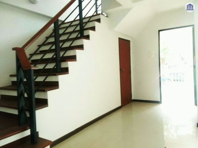 ขายด่วนๆ ทาวน์โฮม 3 ชั้น ไม่เคยเข้าอยู่ ใกล้วัดฉลอง โครงการ The Banyan Villa