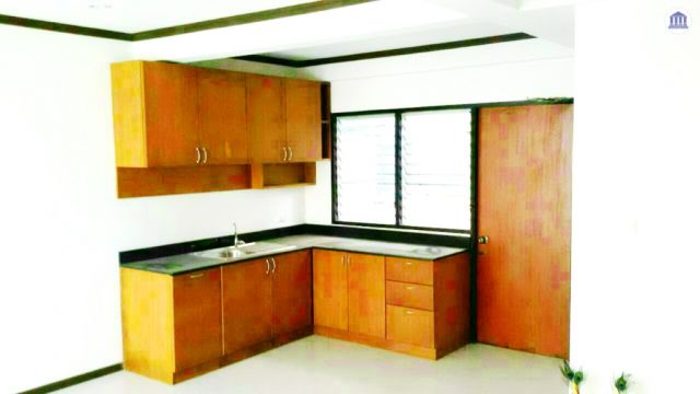 ขายด่วนๆ ทาวน์โฮม 3 ชั้น ไม่เคยเข้าอยู่ ใกล้วัดฉลอง โครงการ The Banyan Villa