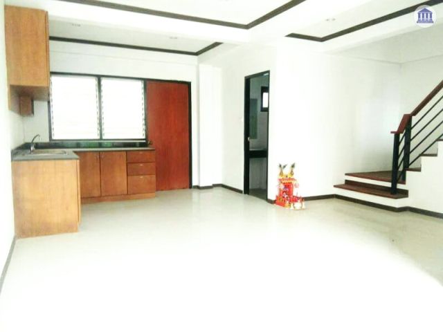 ขายด่วนๆ ทาวน์โฮม 3 ชั้น ไม่เคยเข้าอยู่ ใกล้วัดฉลอง โครงการ The Banyan Villa