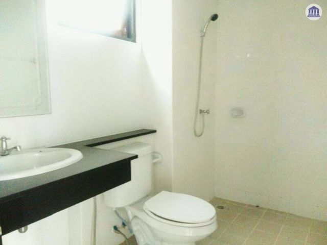 ขายด่วนๆ ทาวน์โฮม 3 ชั้น ไม่เคยเข้าอยู่ ใกล้วัดฉลอง โครงการ The Banyan Villa