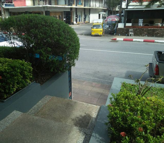 6A60111 ให้เช่า shop ติดถนนใหญ่ ใกล้หาดป่าตอง 1 ห้อง 30 ตรม. 20000 บาทต่อเดือน