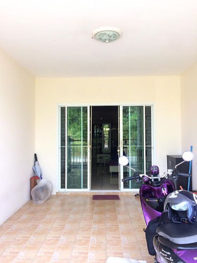 6A90717 ให้เช่าทาวน์เฮาส์ชั้นเดียว 2 ห้องนอน 1 ห้องน้ำ ราคาเช่าเดือนละ 8,500 บาท