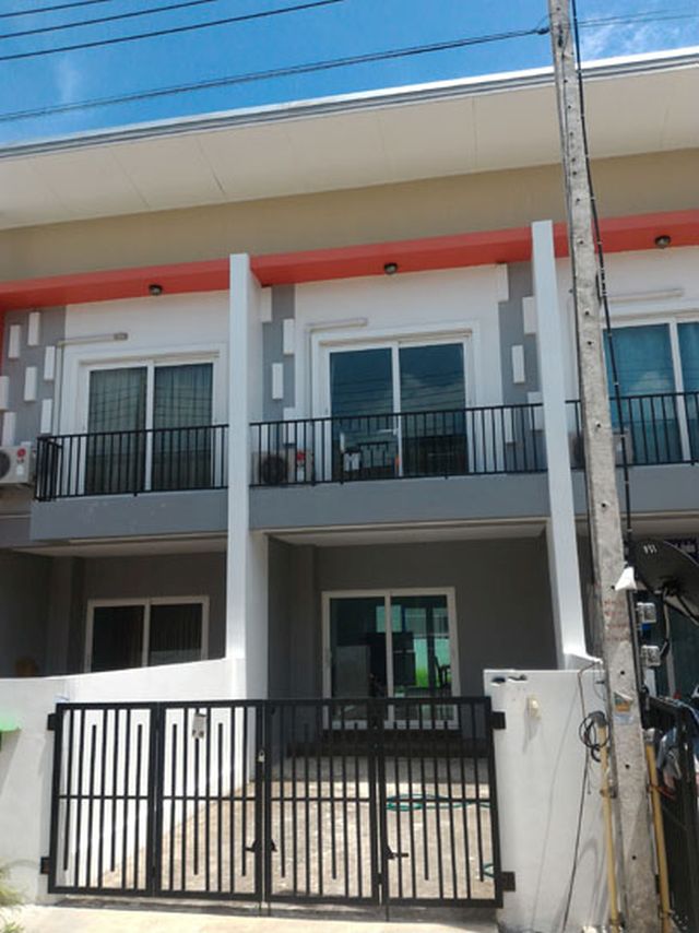 6A110896 ให้เช่าทาวน์เฮ้าส์ 2 ชั้น 2 ห้องนอน 2 ห้องน้ำ   พื้นที่ 23 ตรว.