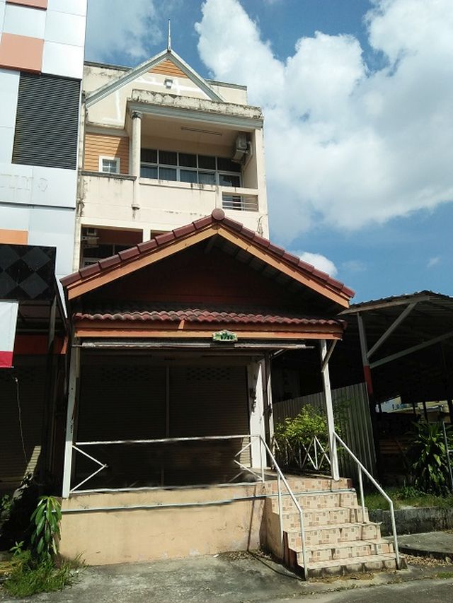 6A111315 ให้เช่าอาคารพาณิชย์ 3 ชั้น 4 ห้องนอน 5 ห้องน้ำ พื้นที่ 25 ตรว.