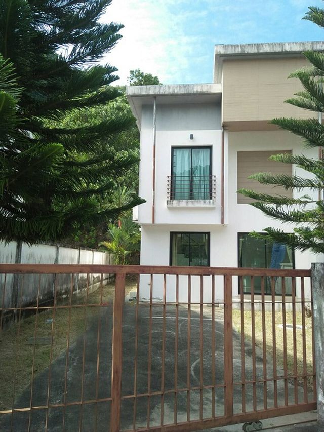 6A60122 ให้เช่าบ้านแฝด 2 ชั้น 3 ห้องนอน 2 ห้องน้ำ พื้นที่ 40 ตรว.