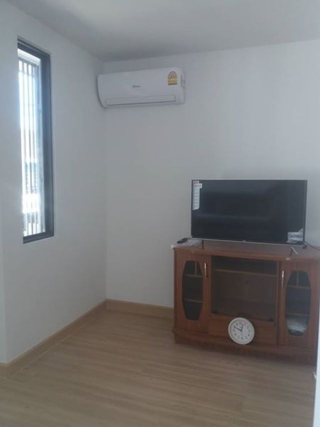 6A111324 ให้เช่าทาวน์เฮ้าส์ 2 ชั้น 3 ห้องนอน 2 ห้องน้ำ เนื้อที่ 118 ตรม.