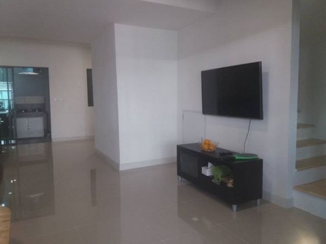 6A111324 ให้เช่าทาวน์เฮ้าส์ 2 ชั้น 3 ห้องนอน 2 ห้องน้ำ เนื้อที่ 118 ตรม.