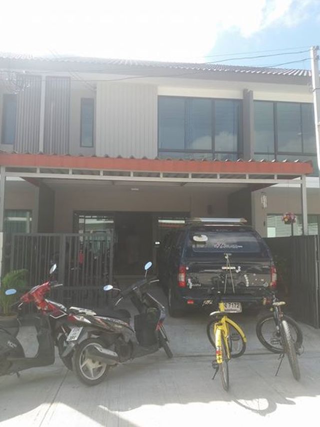 6A111324 ให้เช่าทาวน์เฮ้าส์ 2 ชั้น 3 ห้องนอน 2 ห้องน้ำ เนื้อที่ 118 ตรม.