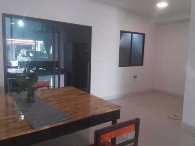 6A111324 ให้เช่าทาวน์เฮ้าส์ 2 ชั้น 3 ห้องนอน 2 ห้องน้ำ เนื้อที่ 118 ตรม.